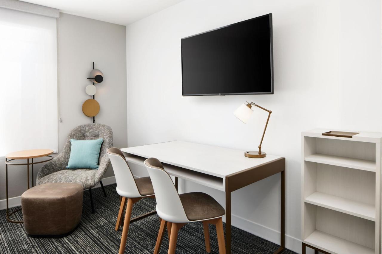 Towneplace Suites By Marriott Tampa Casino Area Orient Park Exteriör bild