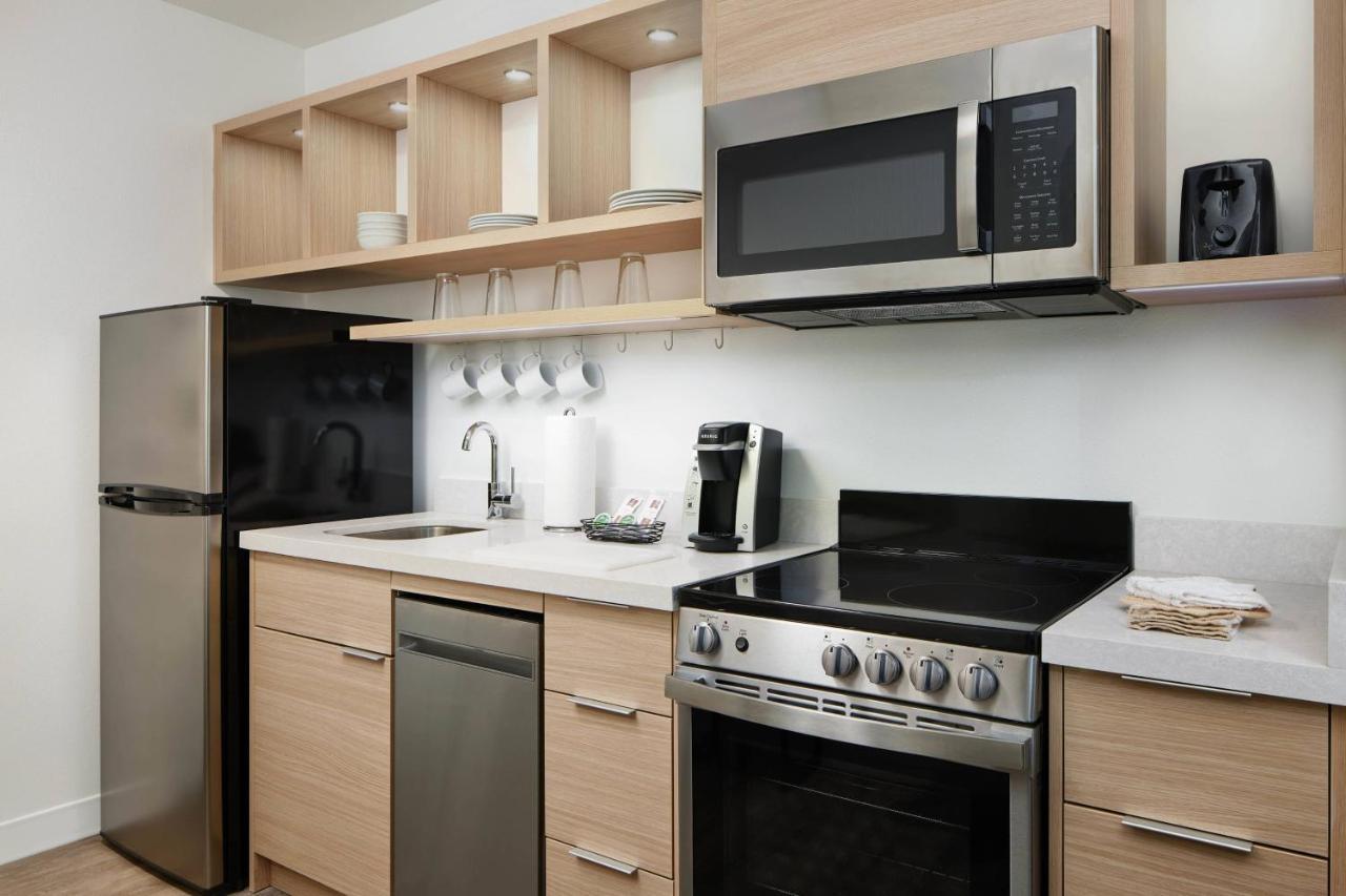 Towneplace Suites By Marriott Tampa Casino Area Orient Park Exteriör bild