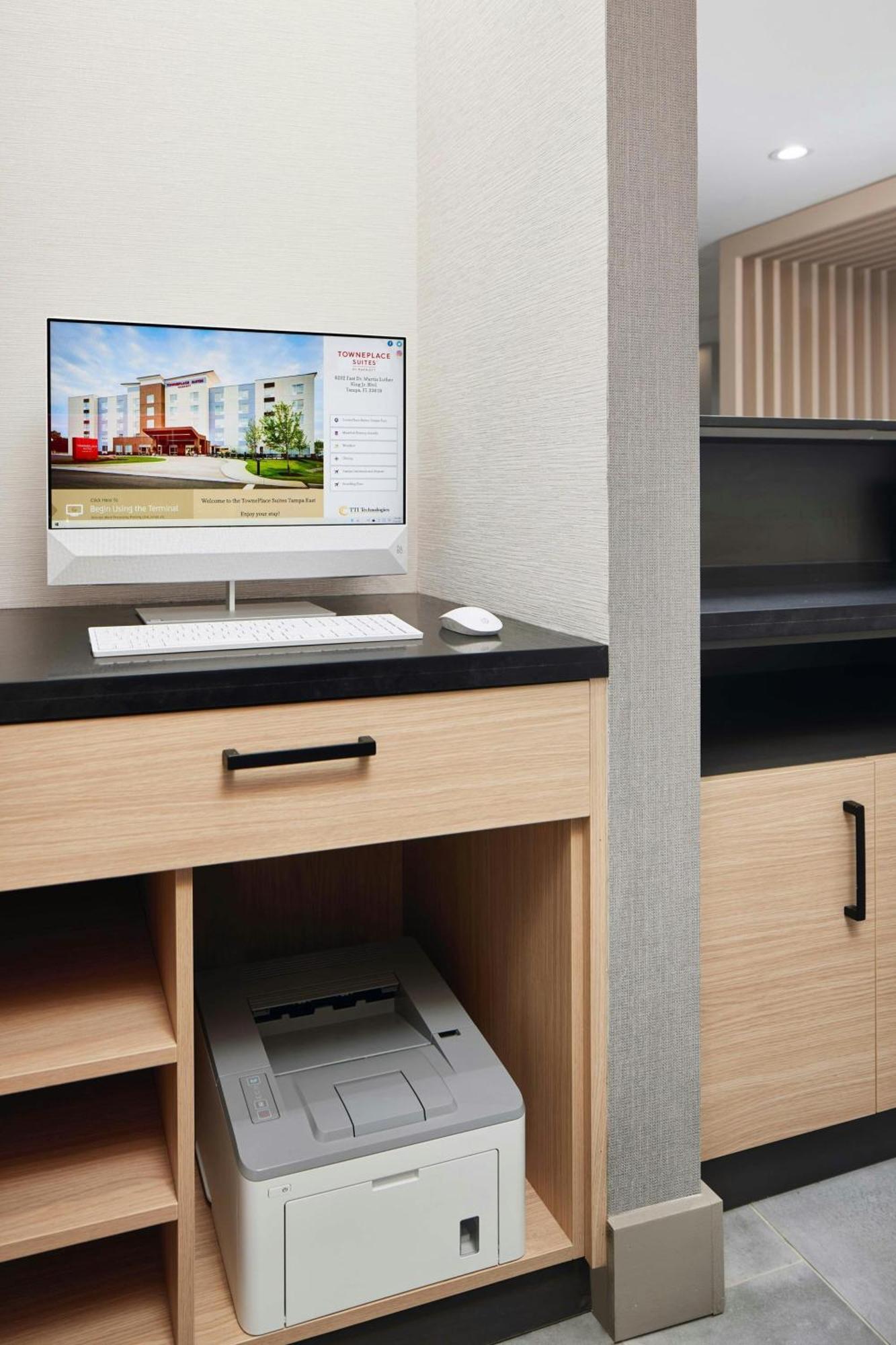 Towneplace Suites By Marriott Tampa Casino Area Orient Park Exteriör bild