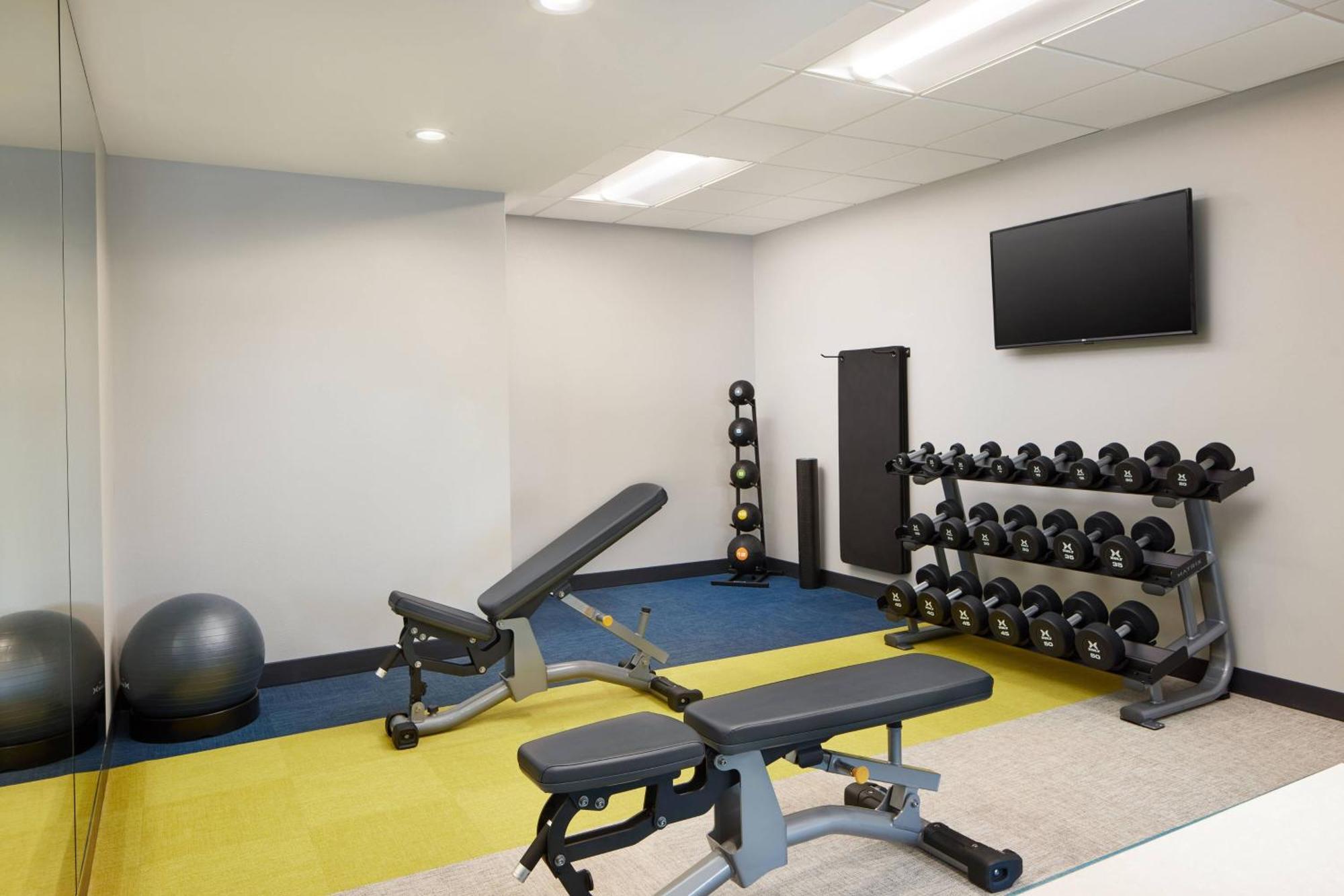 Towneplace Suites By Marriott Tampa Casino Area Orient Park Exteriör bild