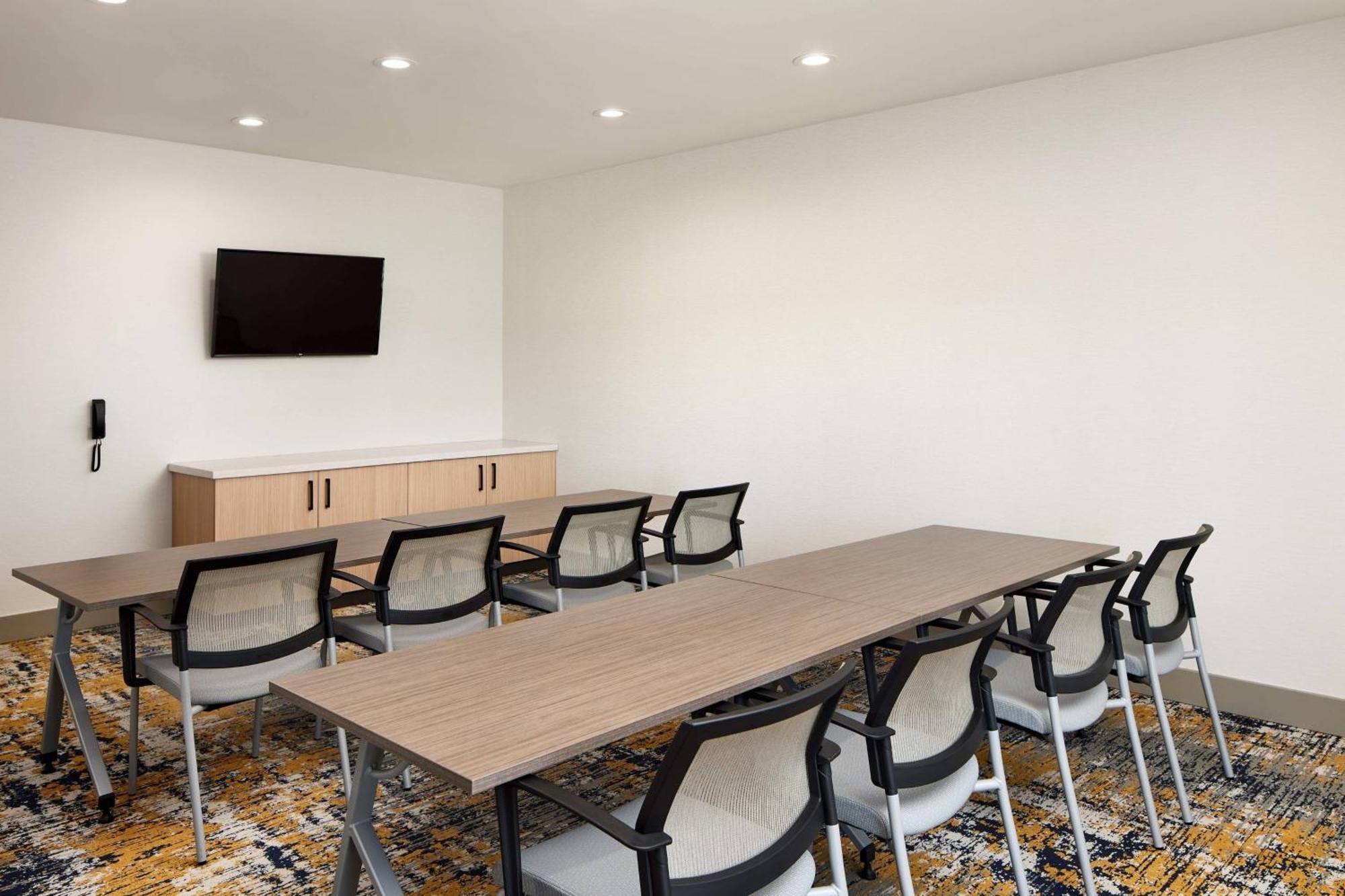 Towneplace Suites By Marriott Tampa Casino Area Orient Park Exteriör bild