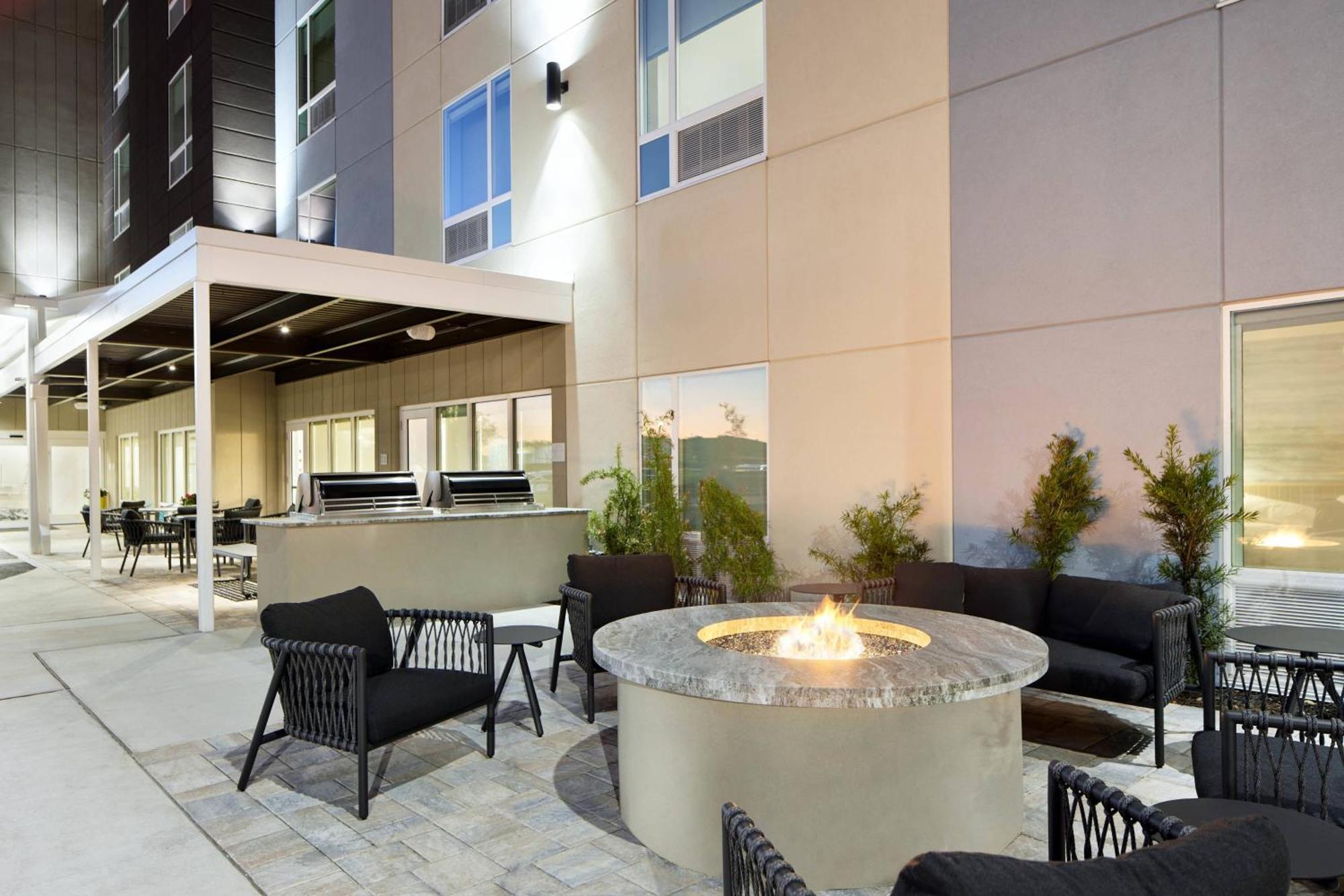 Towneplace Suites By Marriott Tampa Casino Area Orient Park Exteriör bild